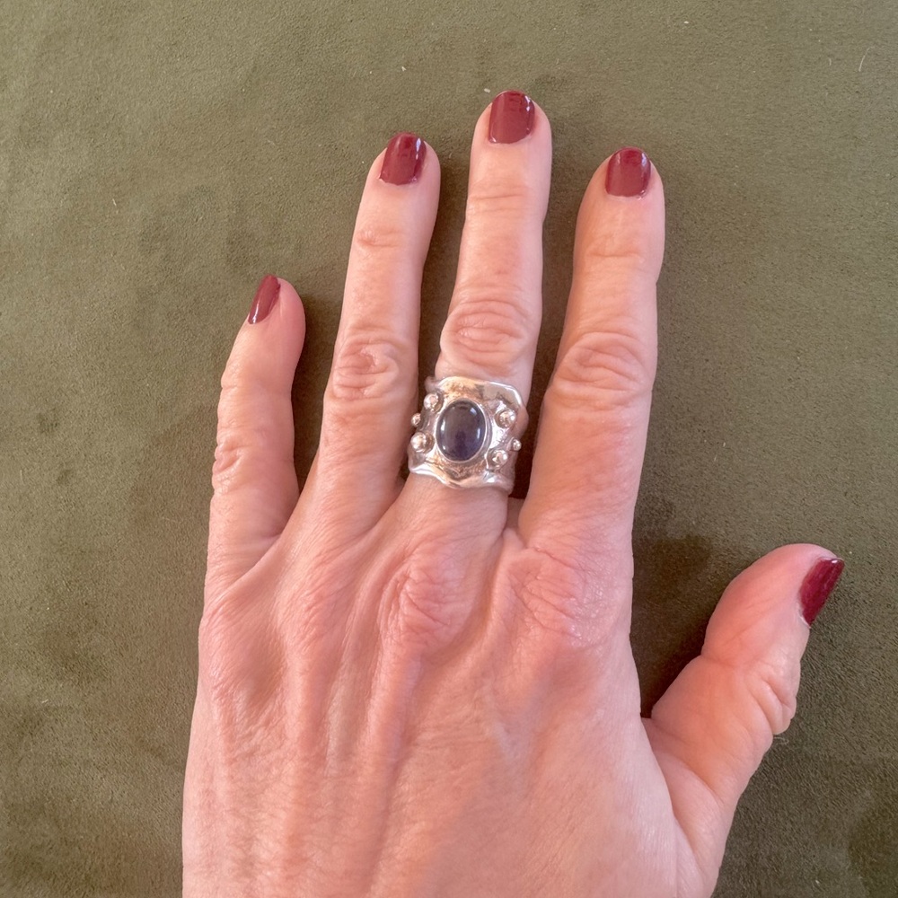 Elegant Vintage Sterling Silver Native American Ring with Blue Sapphire Gemstone